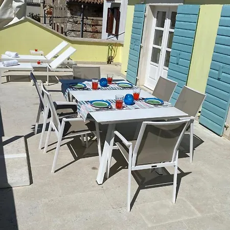 Spacious 2 Storey Old Town Apartman *