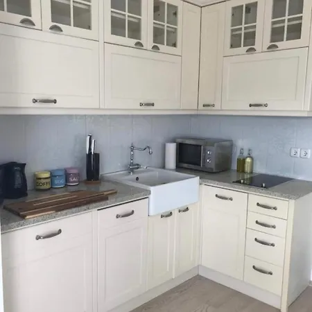 Spacious 2 Storey Old Town