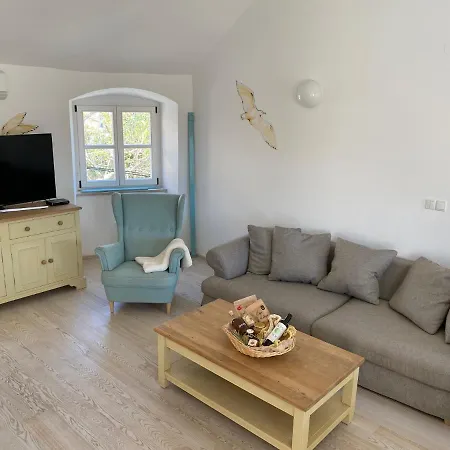 Spacious 2 Storey Old Town *