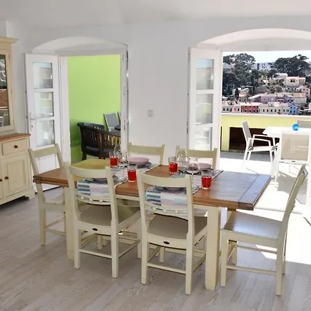 Spacious 2 Storey Old Town *